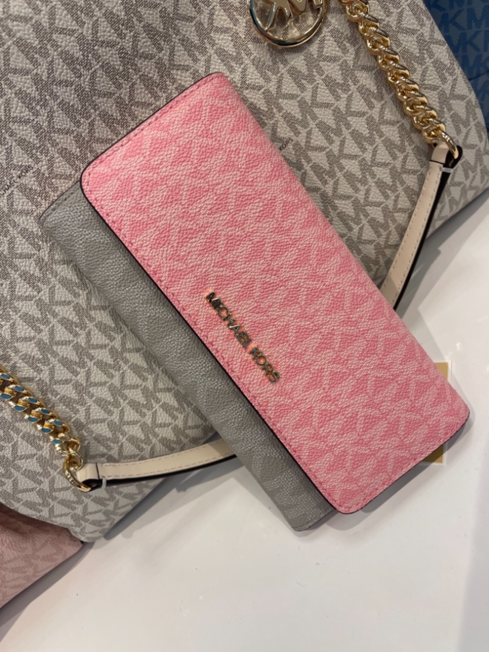 MICHAEL KORS Jet Set Large Signature Logo Tri-Fold Wallet Trifold Carnation Mul - Picture 4 of 16